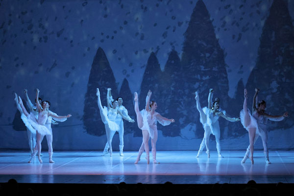 Il Balletto Di Milano Introduce L Atmosfera Magica Del Natale Con Lo